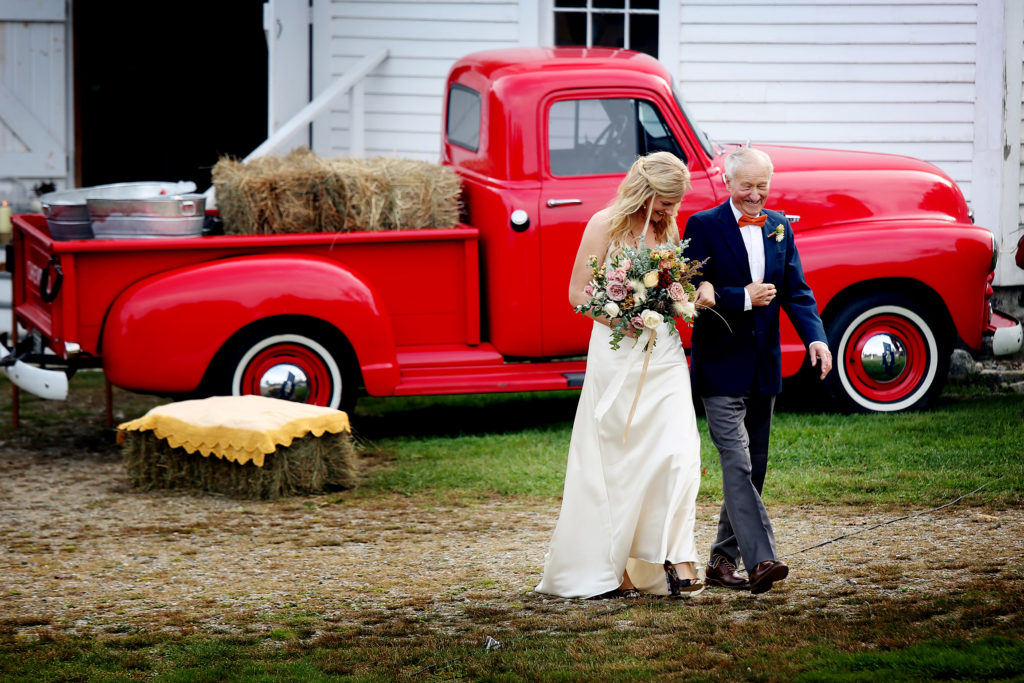 Hochzeit in Amerika, Vater und Braut, Boston im Herbst, Chevy, Chevrolet, amerikanische Hochzeit
